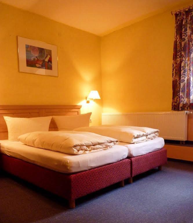 Gasthaus Zum Schlosswirt Дитфурт Екстериор снимка